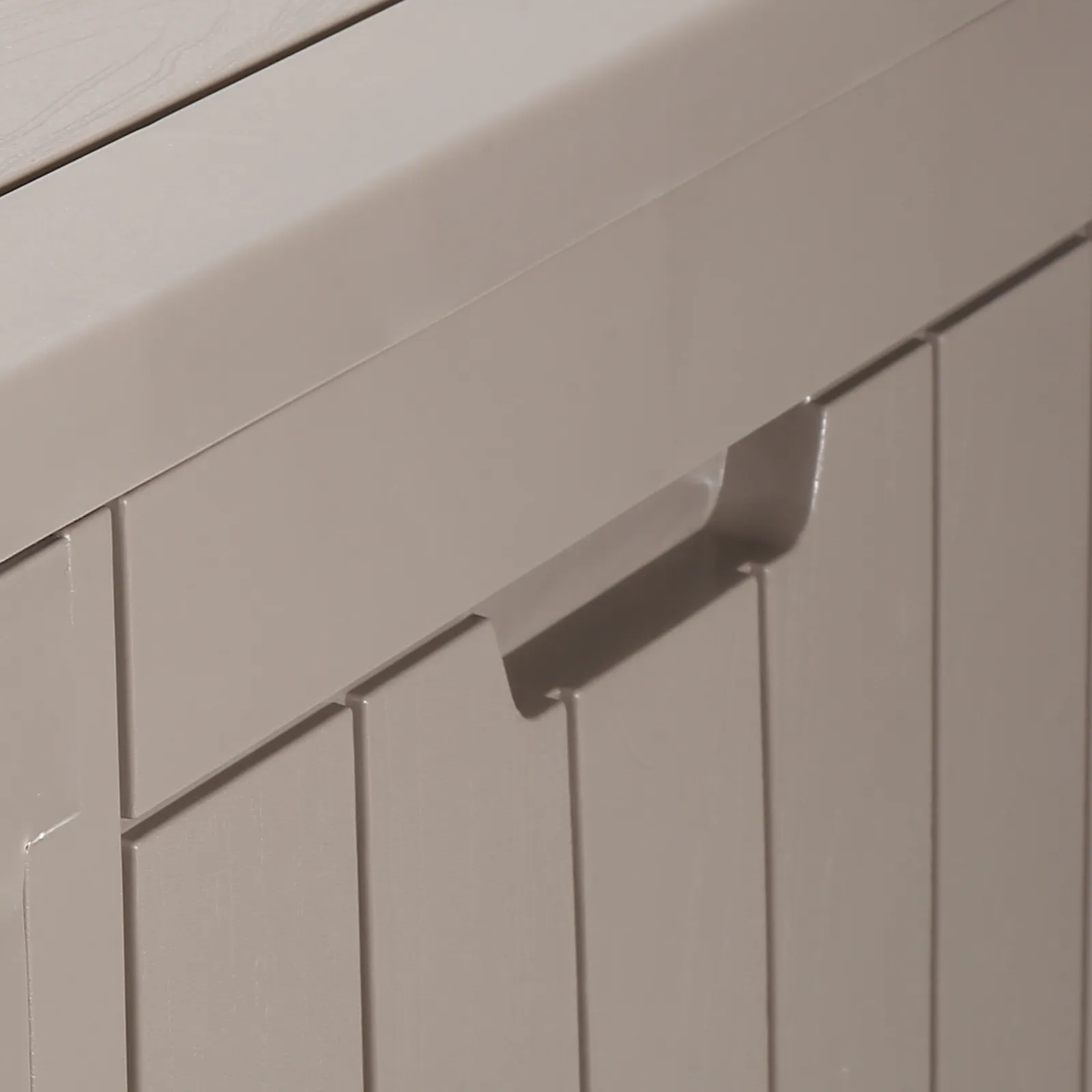 beige VEVOR deck box corner with a close-up of a handle and panel design.