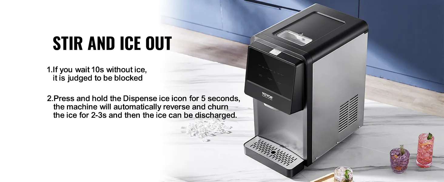 Máquina para fabricar hielo de encimera VEVOR sobre la encimera de la cocina con instrucciones de uso, rodeada de bebidas y cubitos de hielo.