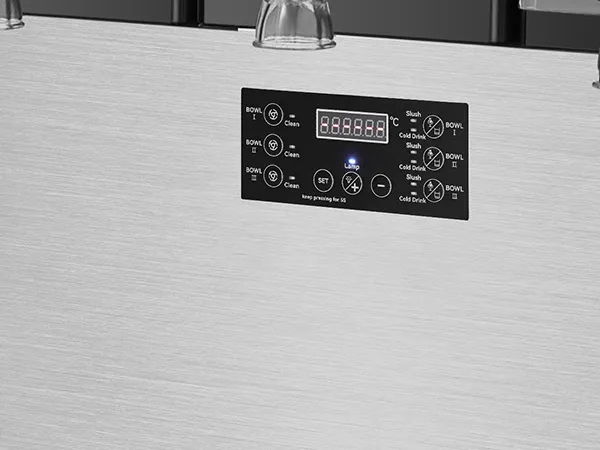 Panel de control de máquina de granizados VEVOR sobre superficie de acero inoxidable con pantalla digital y botones.