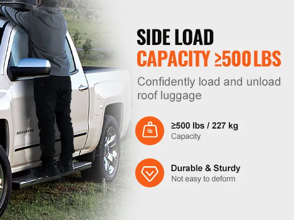 Man staat op VEVOR-treeplanken van een witte vrachtwagen en laadt bagage op het dak, zijwaartse laadcapaciteit van meer dan 500 lbs.