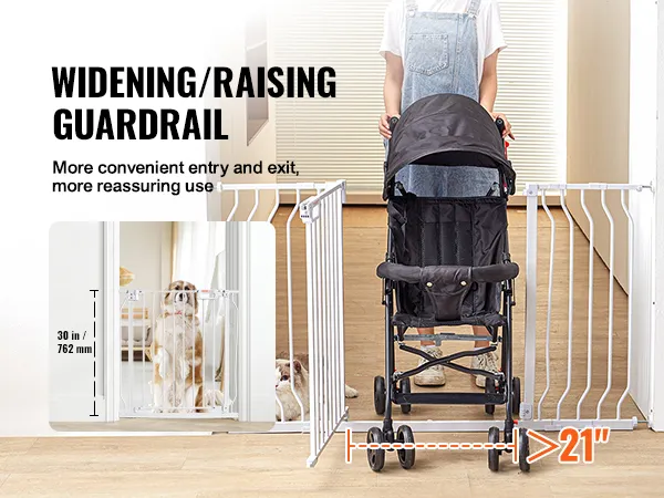 entree met kinderwagen en huisdieren achter het VEVOR-babyhekje, met een hoogte van 30 inch en een breedte van ruim 21 inch.