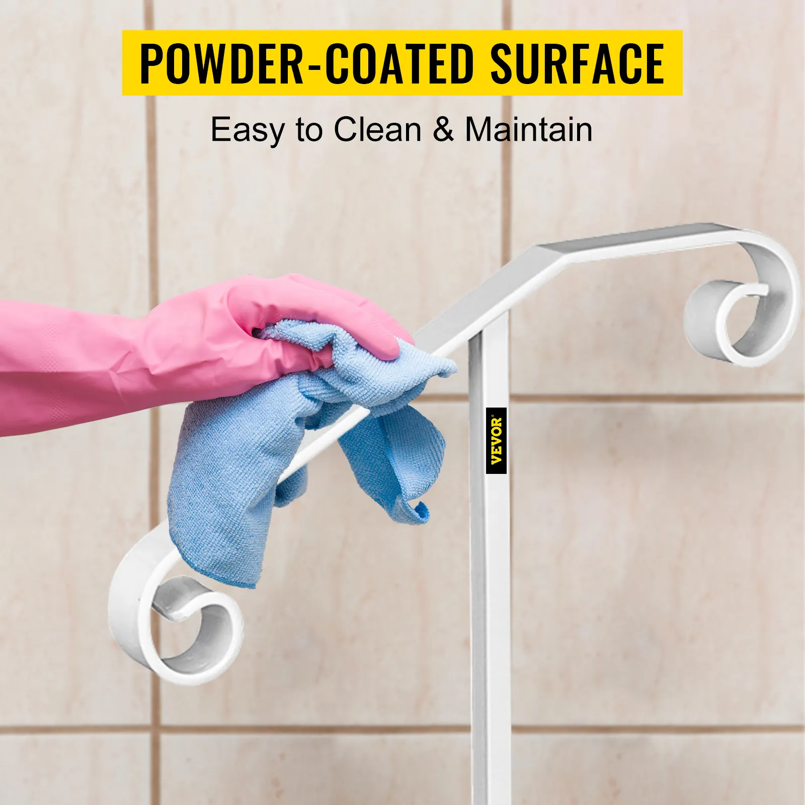 Pasamanos VEVOR siendo limpiado con un paño azul por una persona que lleva guantes rosas.