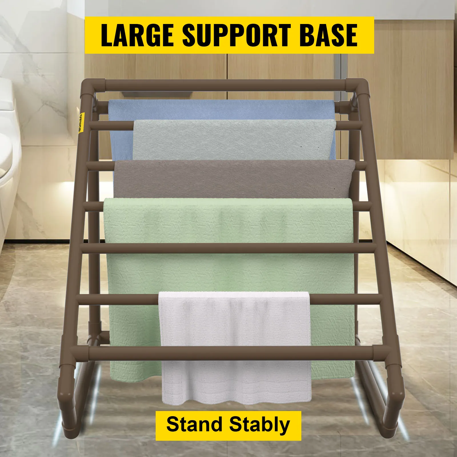Toallero de piscina VEVOR con gran base de apoyo y múltiples toallas en un baño.