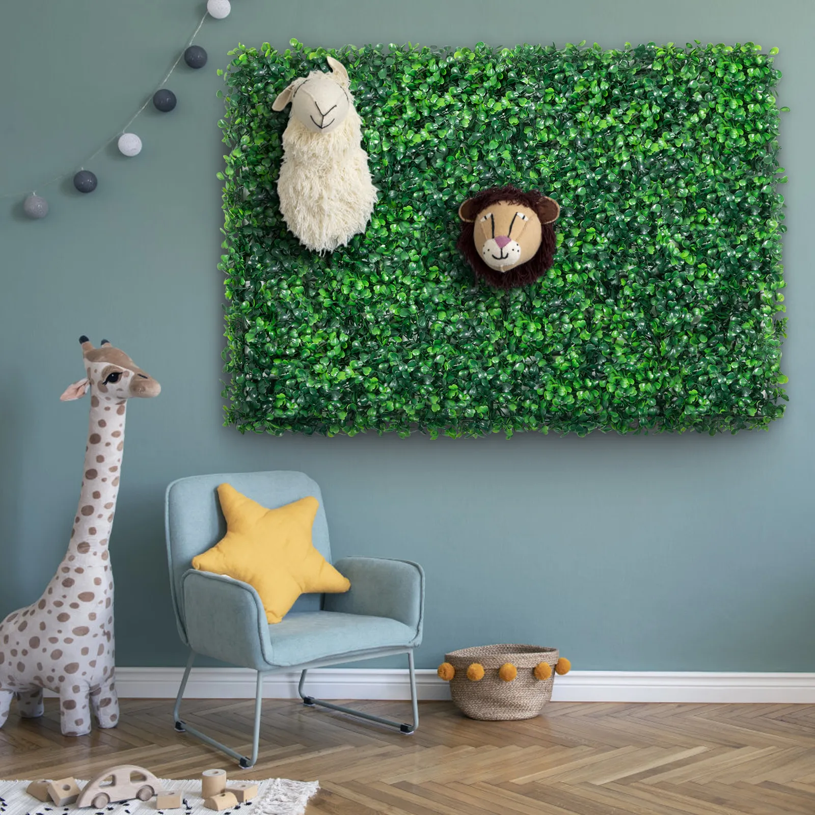 Decoración de pared verde con panel de boj artificial VEVOR, cabezas de llama y león, habitación pastel.