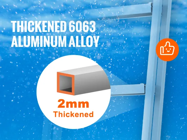 Hand hält VEVOR-Anlegeleiter mit verbreitertem Vierkantrohr auf Holzsteg am Wasser, Handlauf zur Schau gestellt.