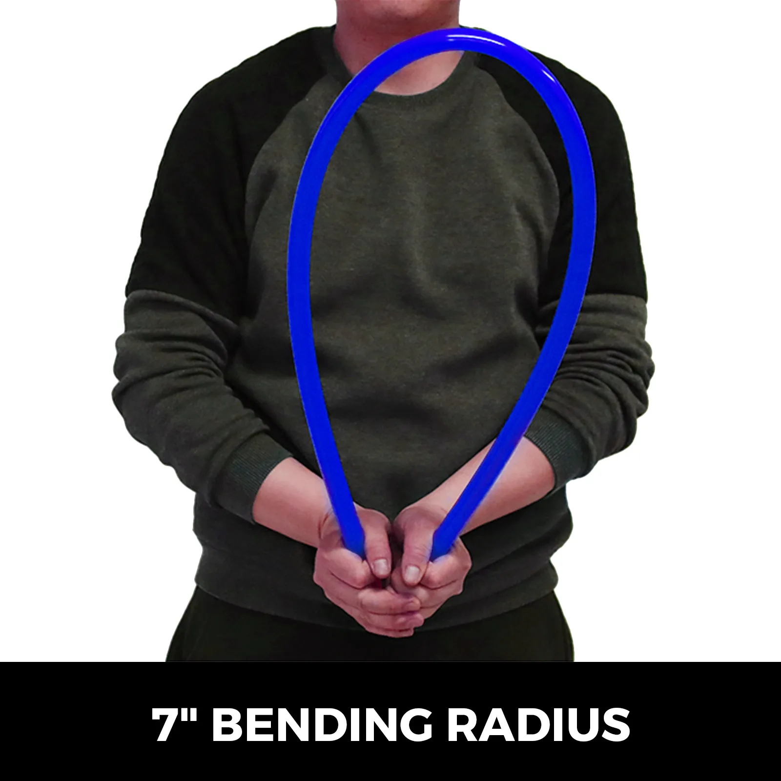 person holding blue VEVOR pex tubing demonstrating a 7" bending radius.