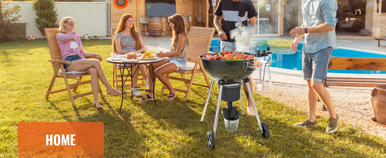 Reunión de barbacoa al aire libre con parrilla de carbón VEVOR, amigos y entorno junto a la piscina.