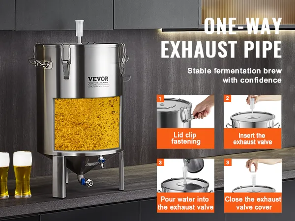 Fermentor do warzenia piwa VEVOR z jednokierunkową rurą wydechową zapewniającą stabilną fermentację, pokazany z dwoma napełnionymi szklankami.