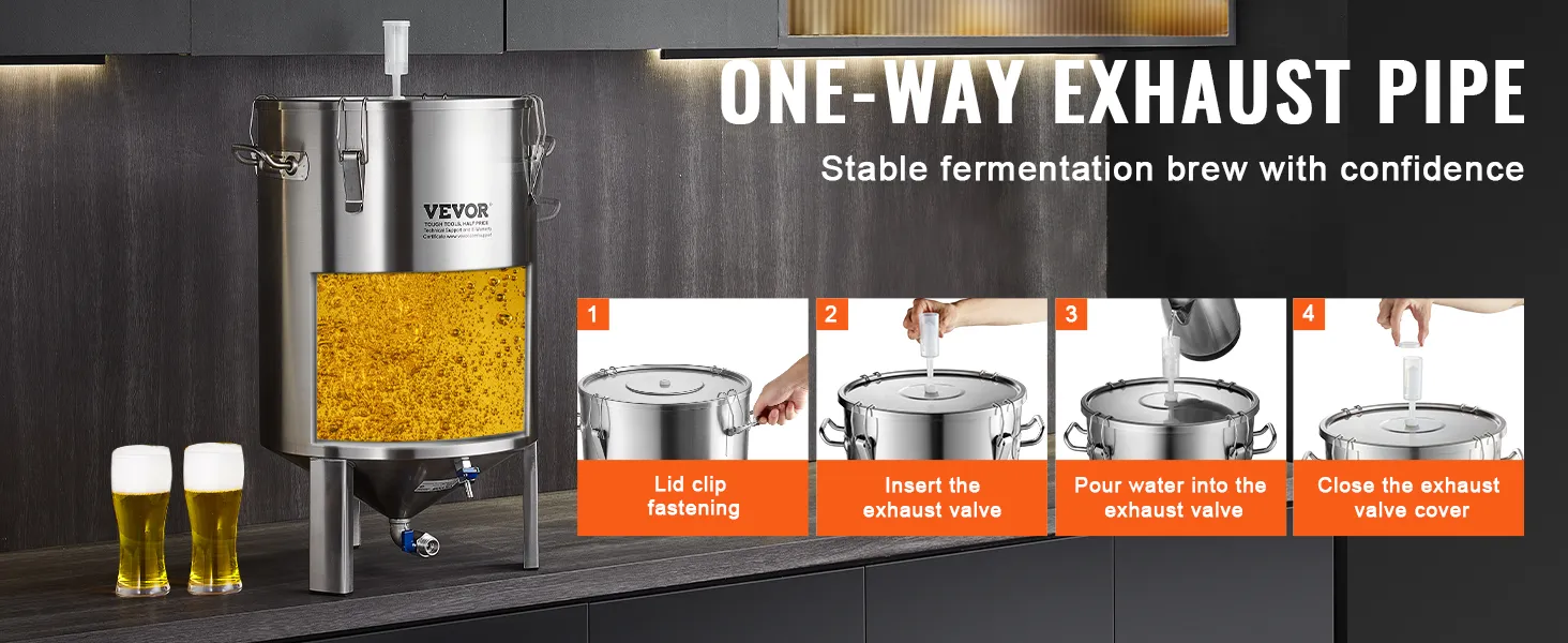Fermentor do warzenia piwa VEVOR z jednokierunkową rurą wydechową zapewniającą stabilną fermentację, pokazany z dwoma napełnionymi szklankami.