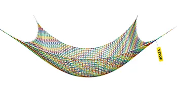 Red de carga para escalada VEVOR colorida con diseño tejido resistente y etiqueta amarilla adjunta.