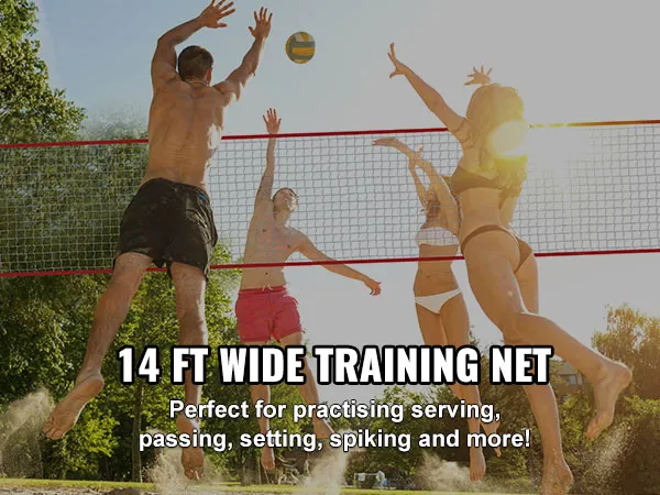 Jugadores de voleibol de playa practicando con una red de entrenamiento de voleibol VEVOR bajo el sol.