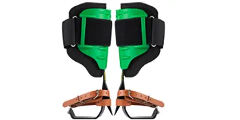 Puntas para trepar árboles VEVOR con almohadillas verdes, correas negras y presillas de cuero para los pies.