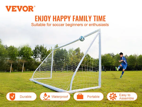 Portería de fútbol portátil VEVOR en un parque con un jugador pateando una pelota. Duradera, impermeable y fácil de montar.