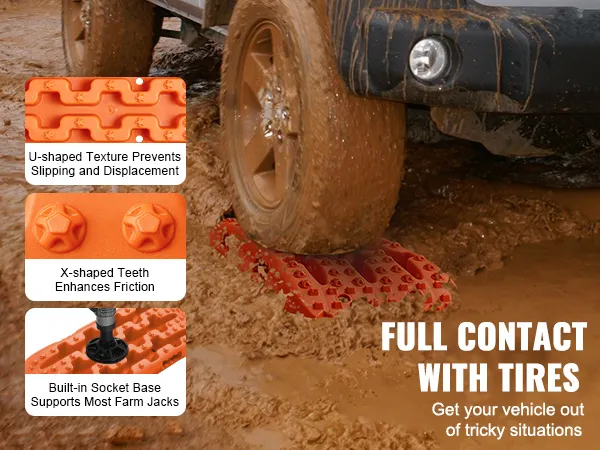 un vehículo ganando tracción utilizando placas de tracción VEVOR en un terreno fangoso con características de cerca.