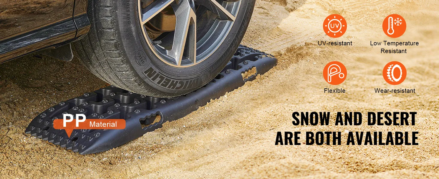 Neumático de automóvil sobre tableros de tracción VEVOR en arena con íconos que muestran características resistentes a los rayos UV, flexibles y resistentes al desgaste.