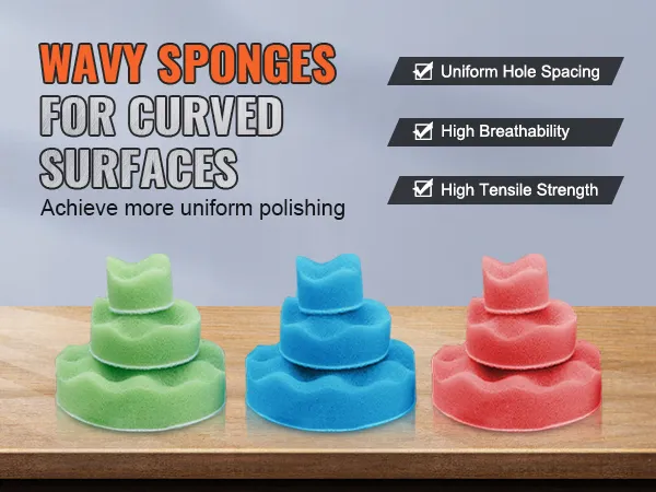 Esponjas onduladas para superficies curvas en color verde, azul y rosa con los beneficios enumerados: espaciado uniforme de los orificios, alta transpirabilidad, alta resistencia a la tracción.