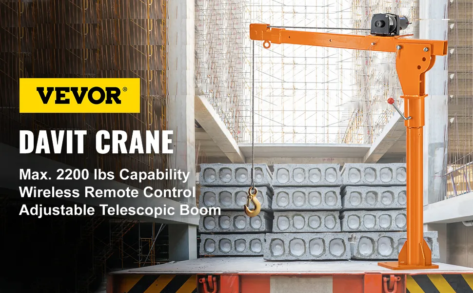 Grúa pescante VEVOR de 2200 libras en sitio de construcción con pluma telescópica ajustable.