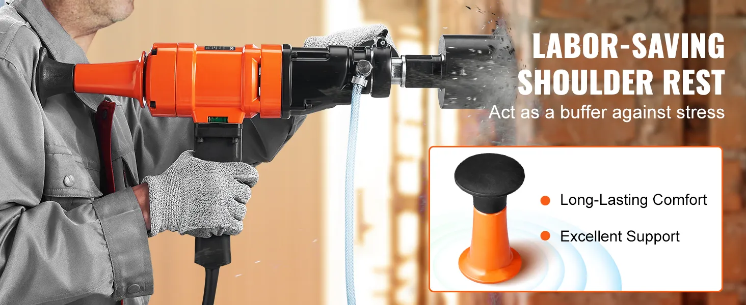 lavoratore che utilizza la carotatrice diamantata VEVOR con appoggio per le spalle che consente di risparmiare fatica e garantisce comfort e supporto.