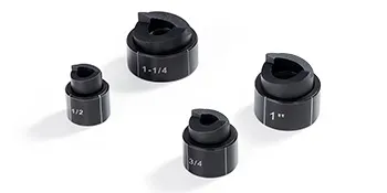 quattro matrici nere etichettate 1-1/4", 1", 3/4" e 1/2" dal kit di punzonatura idraulica VEVOR.