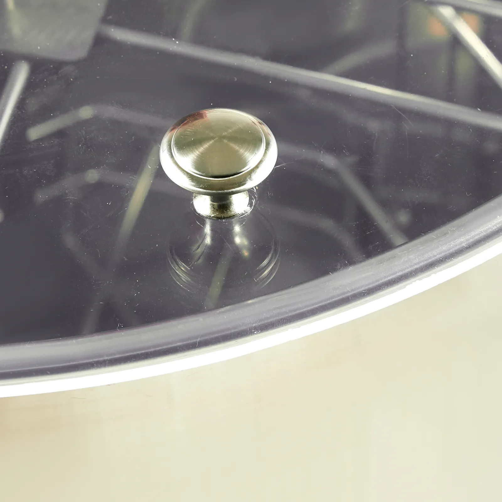 VEVOR honey extractor close-up showing stainless steel knob and clear lid.