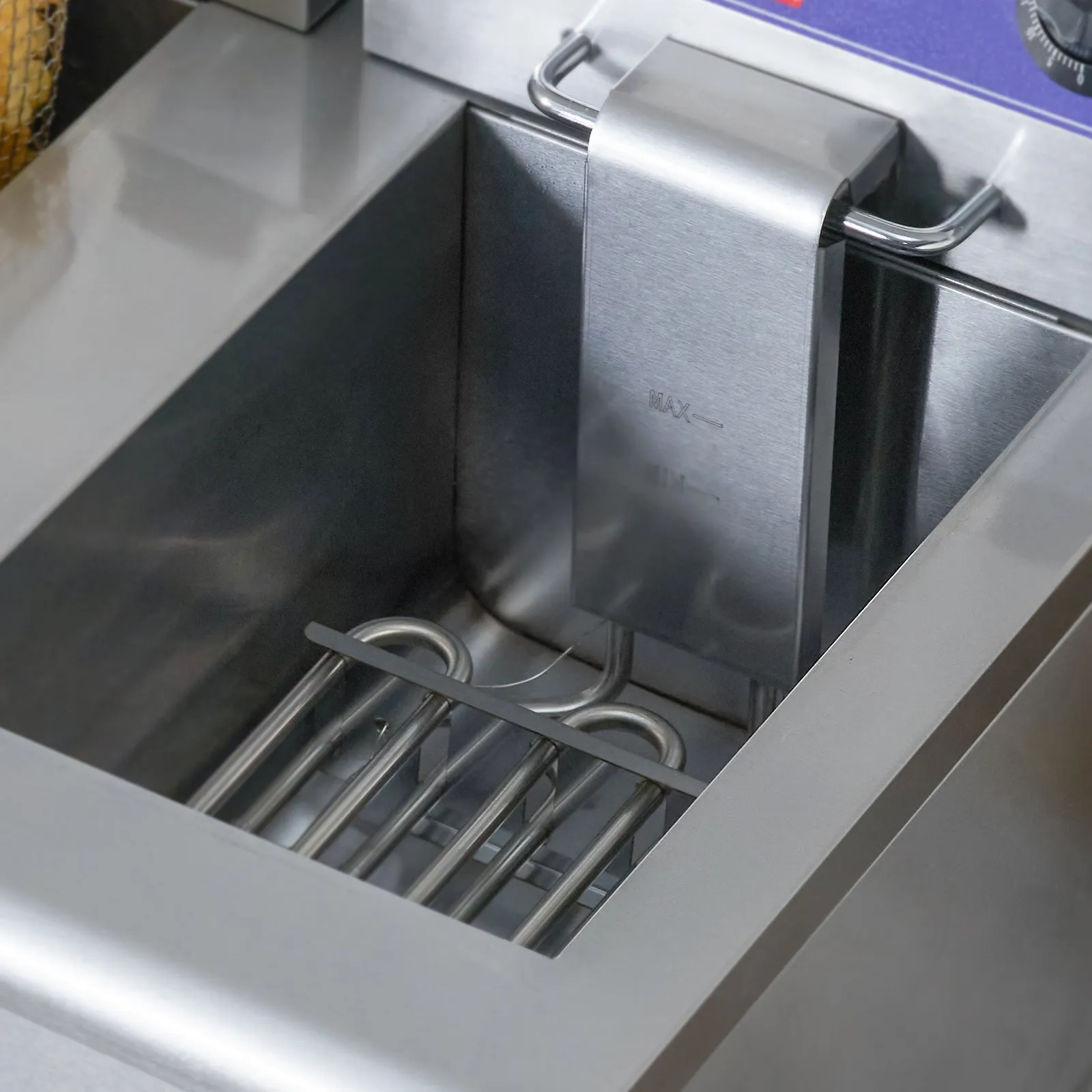 VEVOR elektrische frituurpan met verwarmingselement van roestvrij staal en oliereservoir.