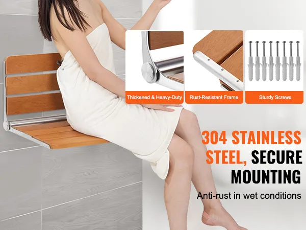 Vrouw zittend op een VEVOR opvouwbare teakhouten douchestoel met veilige montage, verdikt frame en stevige schroeven.