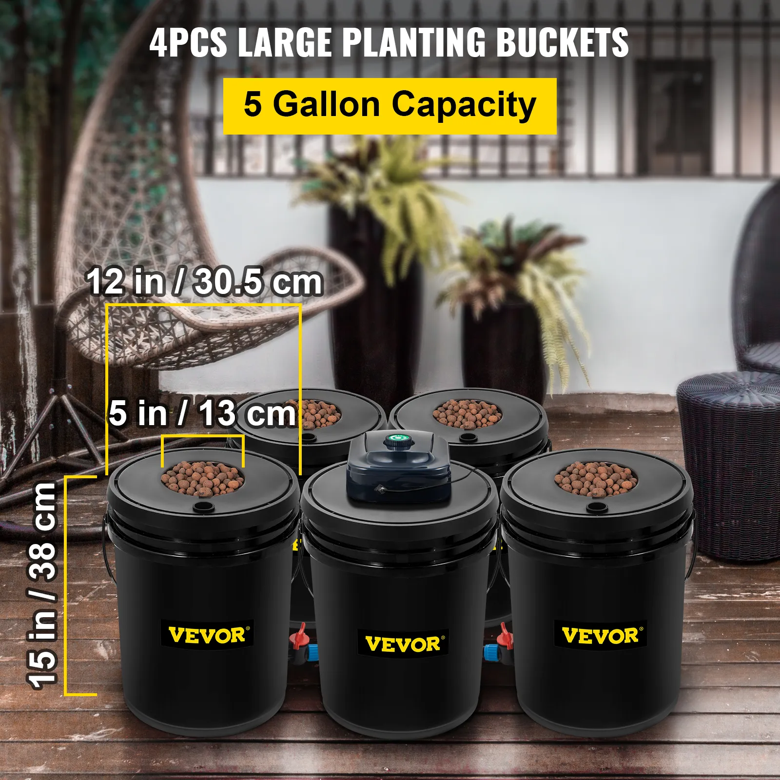Sistema hidropónico VEVOR con 4 baldes grandes de plantación de 5 galones en un patio.