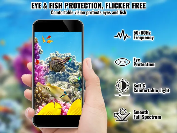 Ein Smartphone in der Hand, auf dem bunte Fische und Korallen zu sehen sind, sowie ein Text, der die Funktionen der VEVOR-Aquarienbeleuchtung hervorhebt.