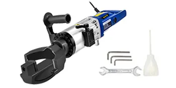 Dobladora de varillas eléctrica VEVOR con accesorios: llaves hexagonales, llave y botella de aceite.