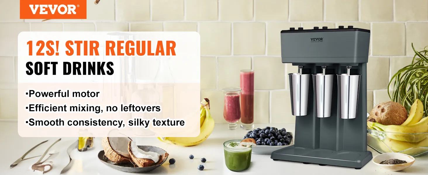 Máquina para hacer batidos VEVOR con tres tazas de acero inoxidable, frutas y bebidas sobre la encimera de la cocina.
