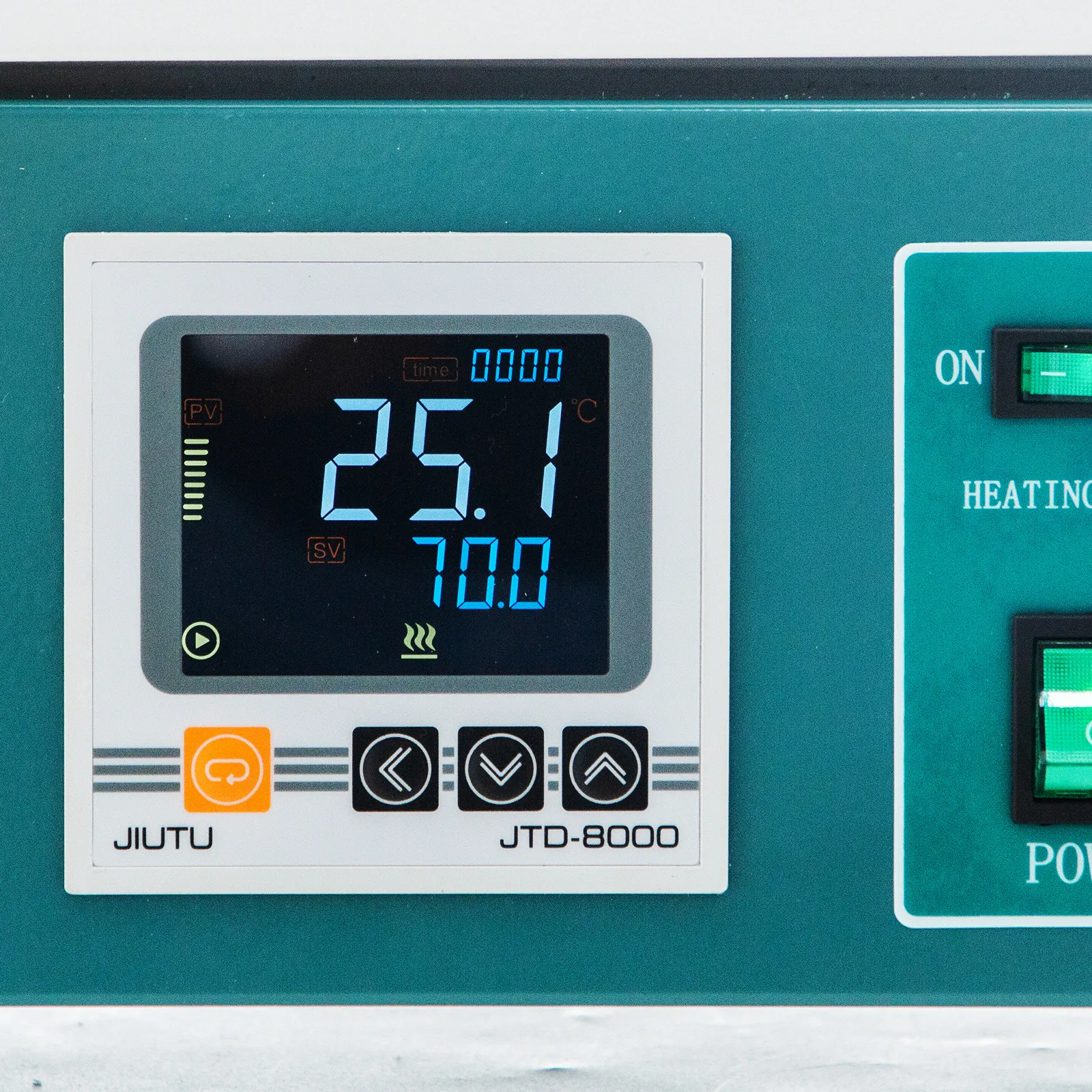 digital display panel of VEVOR lab incubator showing temperature at 25.1°c with controls.