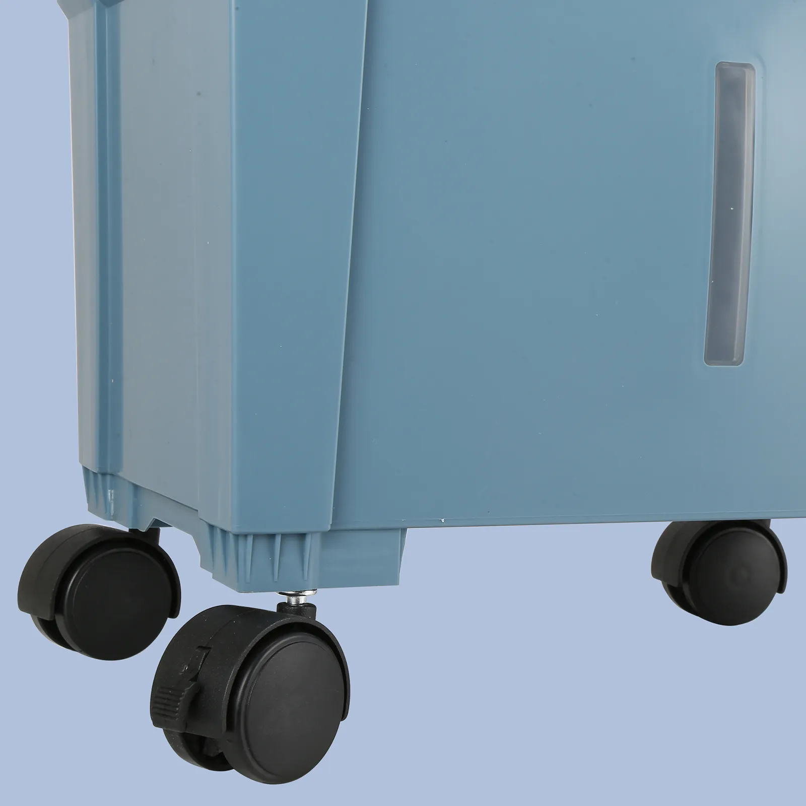 Base de enfriador evaporativo VEVOR con ruedas y exterior azul sobre un fondo azul claro.