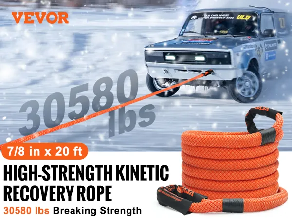 VEVOR kinetische bergingssleepkabel met een breeksterkte van 14.700 kg sleept een voertuig in de sneeuw.