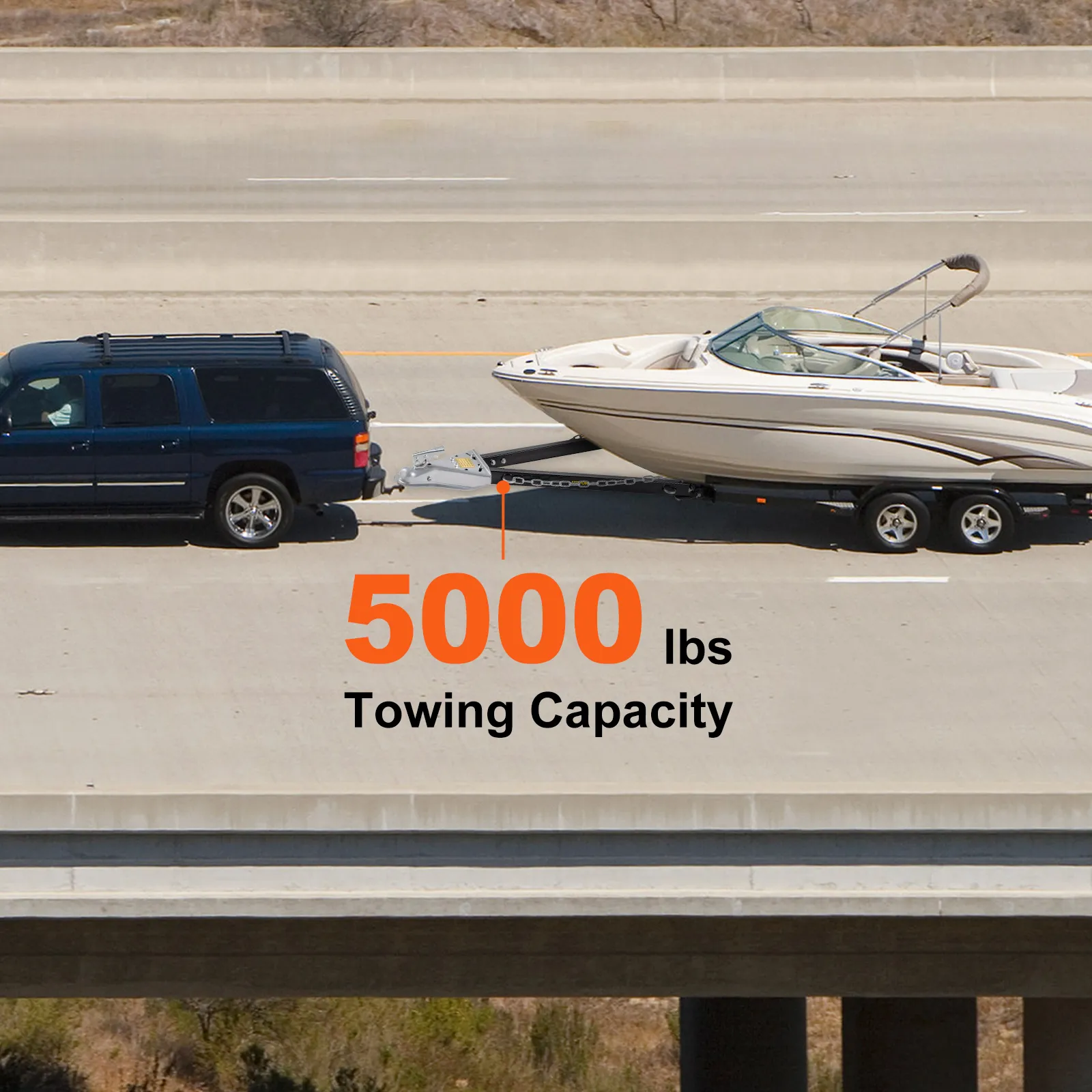 SUV die een boot op een trailer sleept met behulp van een VEVOR-trekstang met een trekvermogen van 5000 lbs.
