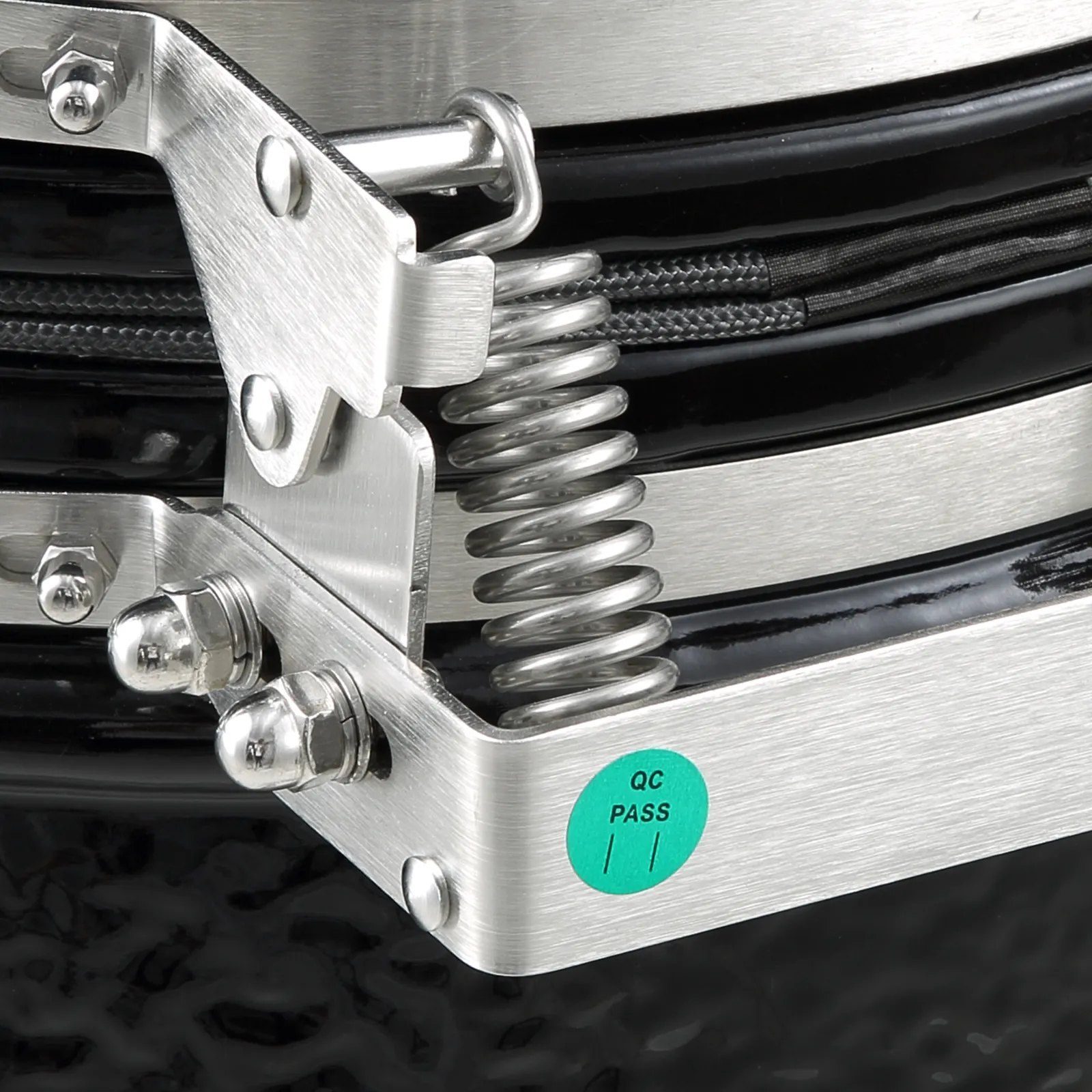 VEVOR ceramic grill hinge mechanism with quality control pass sticker, showcasing robust stainless steel.