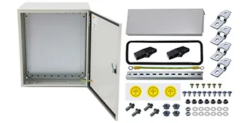 Caja eléctrica VEVOR con puerta abierta, soportes de montaje, tornillos, tuercas, arandelas, etiquetas.