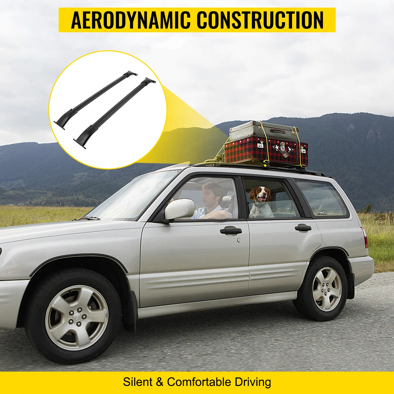 Automóvil conduciendo con barras transversales de techo VEVOR, equipaje y un perro como pasajero, montañas al fondo.