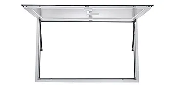 Ventana de concesión VEVOR abierta, mostrando los brazos de soporte y el mango en un marco blanco limpio.