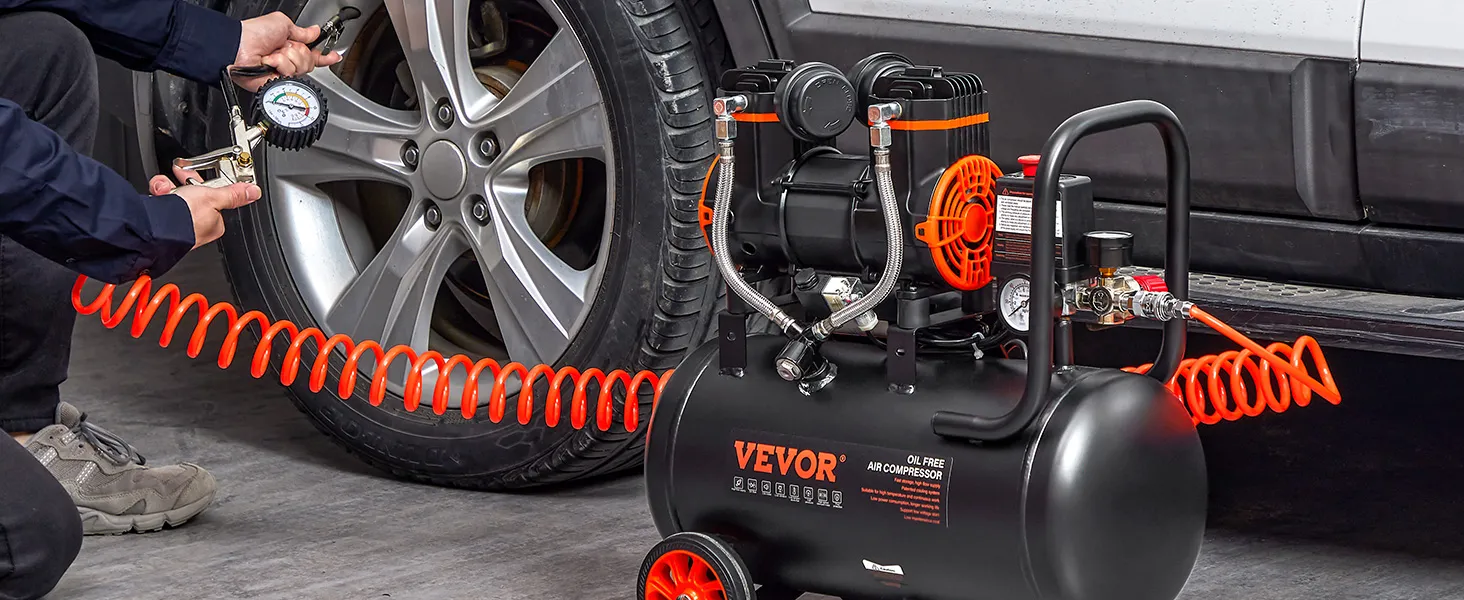 Persona que usa un compresor de aire ultra silencioso VEVOR con manguera naranja para inflar un neumático de automóvil.