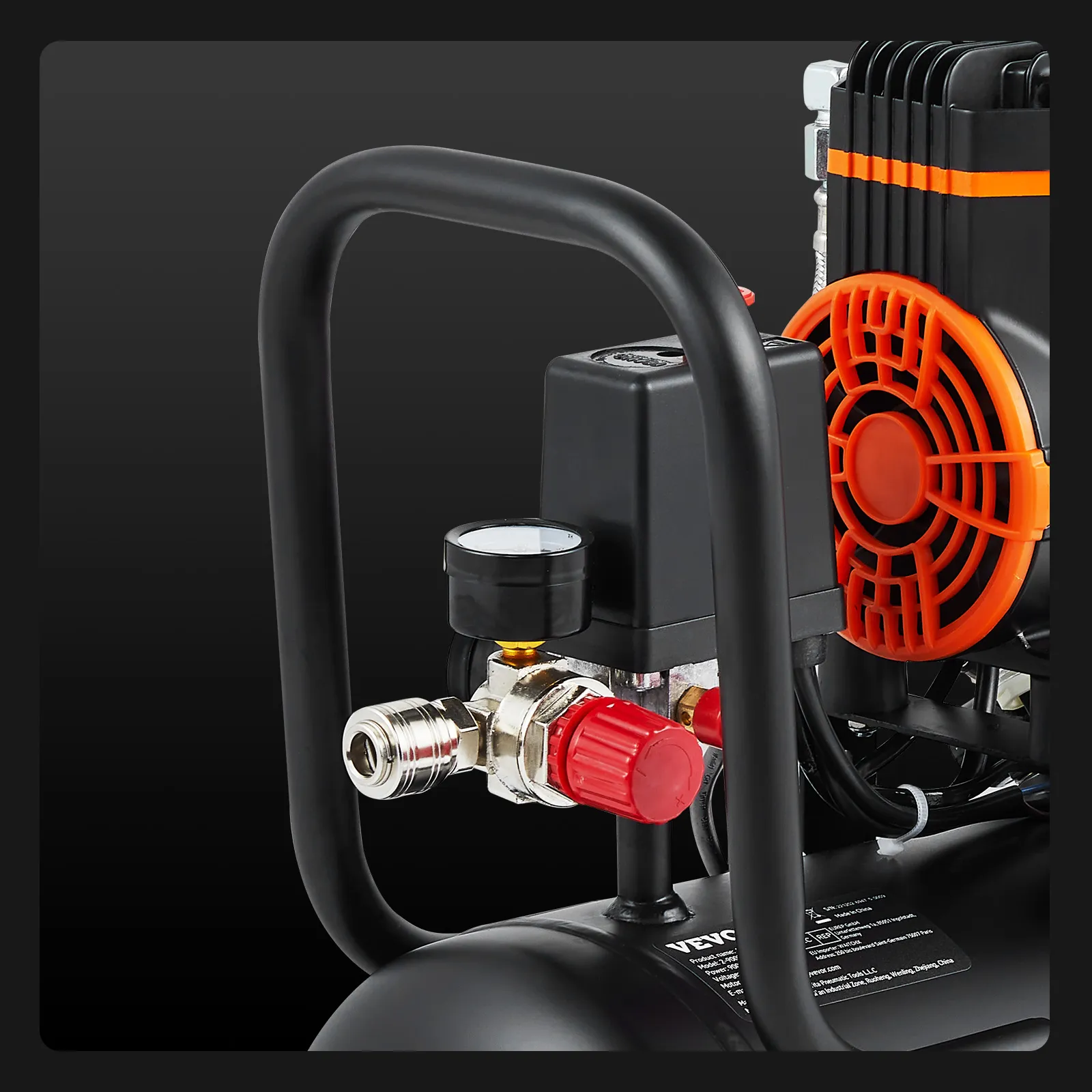 Detalle del compresor de aire ultra silencioso VEVOR con manómetro y válvula roja, marco negro y detalles en naranja.