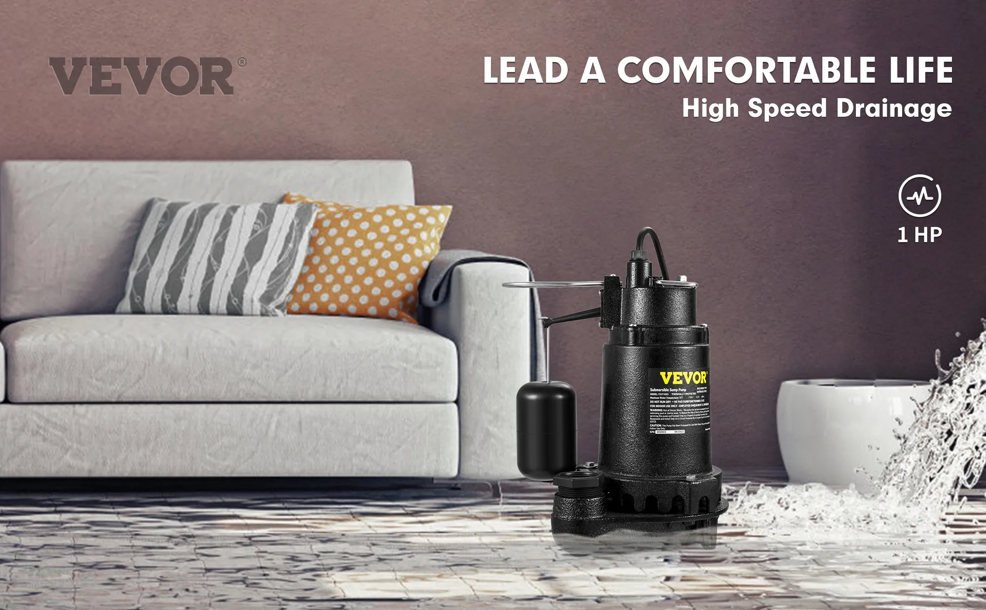 Bomba sumergible de aguas residuales VEVOR para drenaje de alta velocidad en una habitación inundada con sofá y cojines.