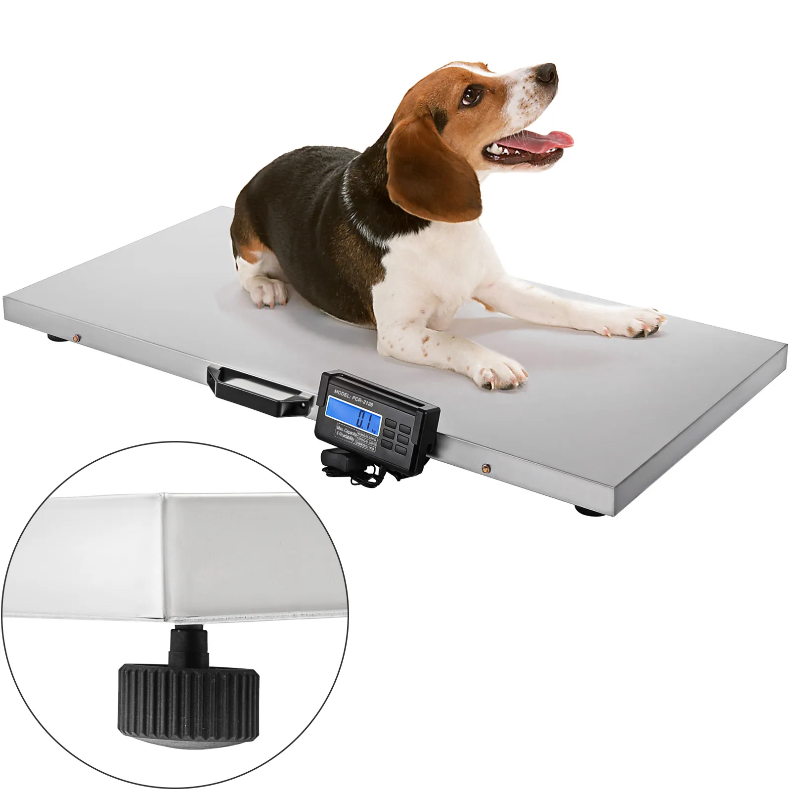 Perro tumbado sobre una báscula para ganado VEVOR con pantalla digital y patas ajustables.