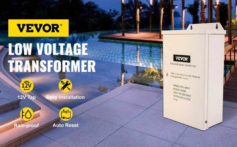 Transformador de luz de piscina VEVOR junto a una piscina iluminada, resaltando el grifo de 12 V, a prueba de lluvia y reinicio automático.