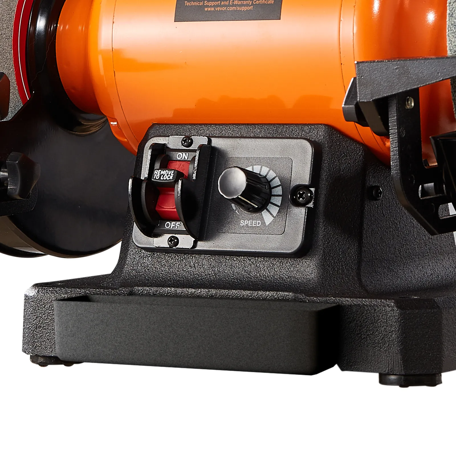 Amoladora de banco VEVOR con interruptor de encendido y perilla de velocidad ajustable, mostrada en primer plano.