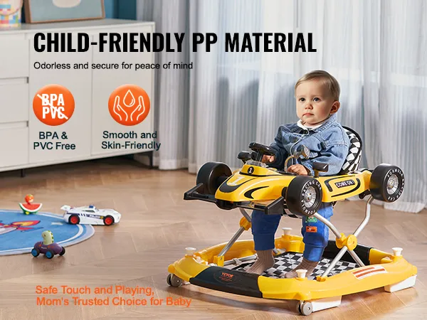 Niño en un andador VEVOR con diseño de coche de carreras sobre suelo de madera; material libre de BPA y PVC, apto para niños.