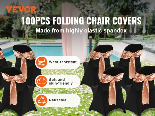 VEVOR stretch spandex opvouwbare stoelhoezen in het zwart met perzikkleurige strikken tijdens een buitenevenement bij een zwembad.