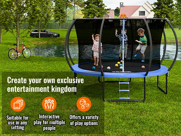 VEVOR trampoline in een achtertuin met spelende kinderen, met meerdere speelmogelijkheden.
