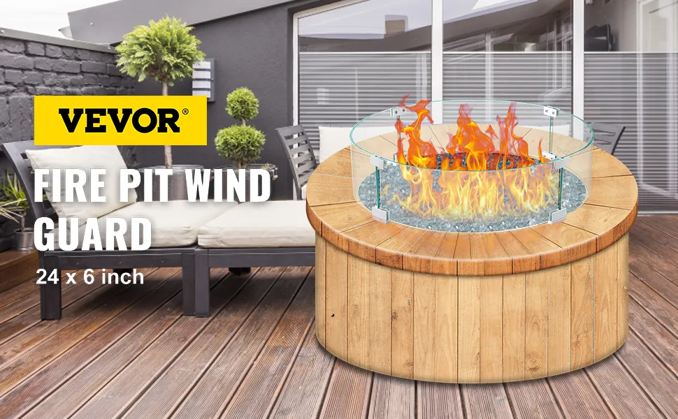 Protector contra el viento para fogatas VEVOR sobre una plataforma de madera con zona para sentarse y plantas al fondo