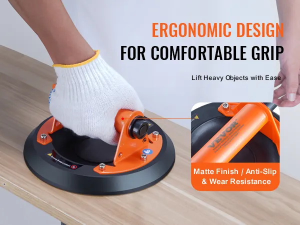 persona che utilizza una ventosa ergonomica in vetro VEVOR su una superficie di legno, dimostrando presa e durata.