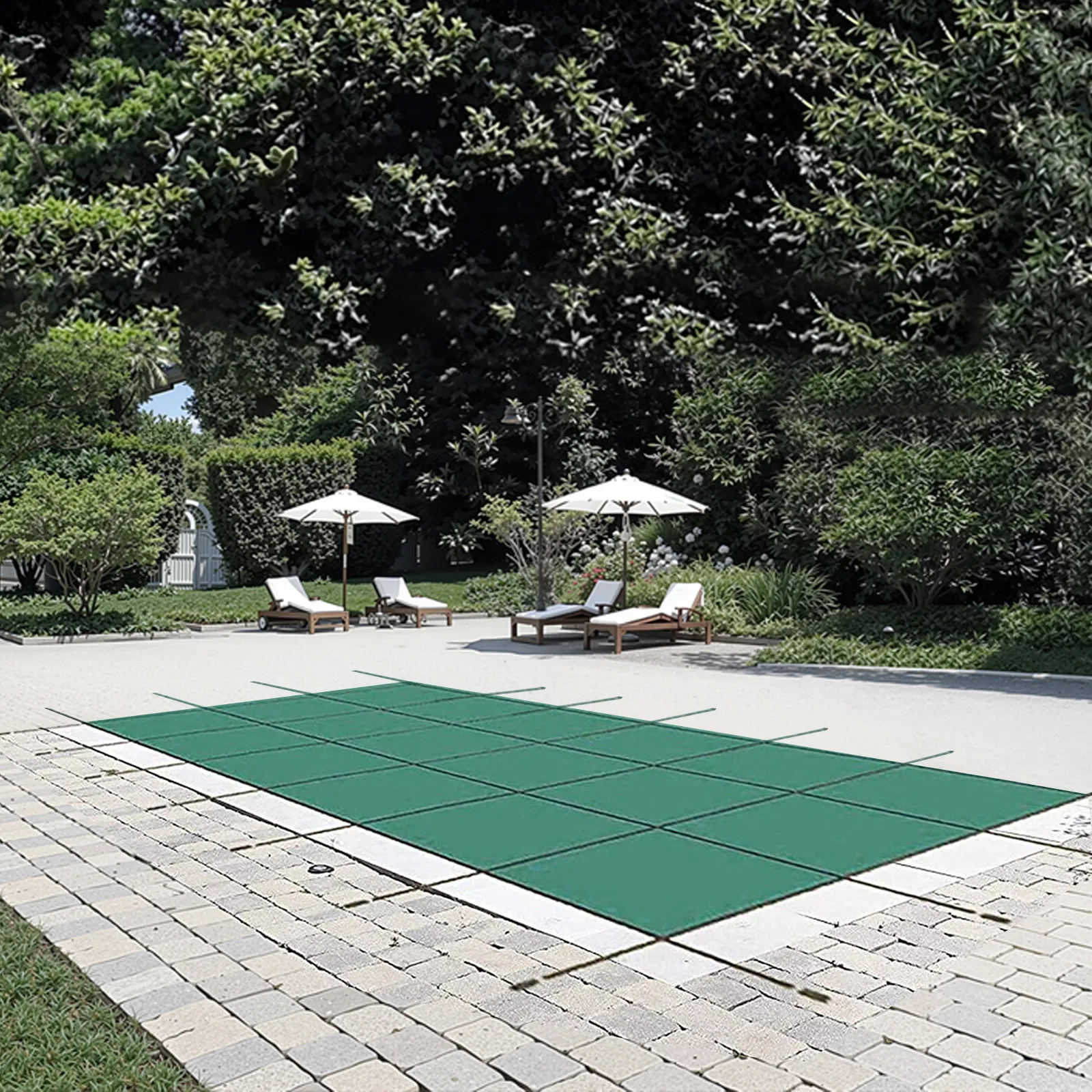 Cubierta de seguridad para piscina enterrada VEVOR con malla verde y herramientas de instalación.